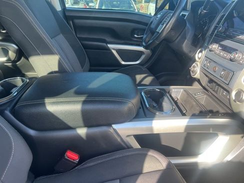Used 2021 Nissan Titan SV w/ SV Convenience Package image 7