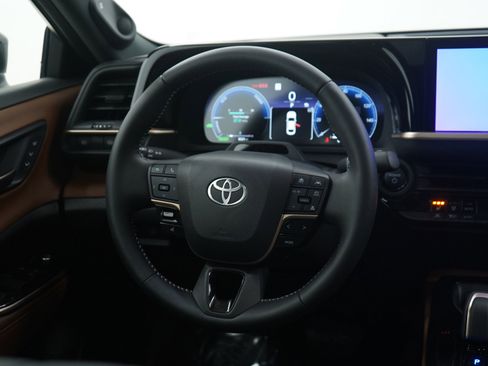 Used 2026 Toyota Crown Limited image 16