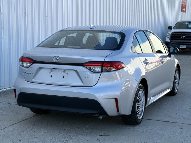 Used 2025 Toyota Corolla LE FWD image 4