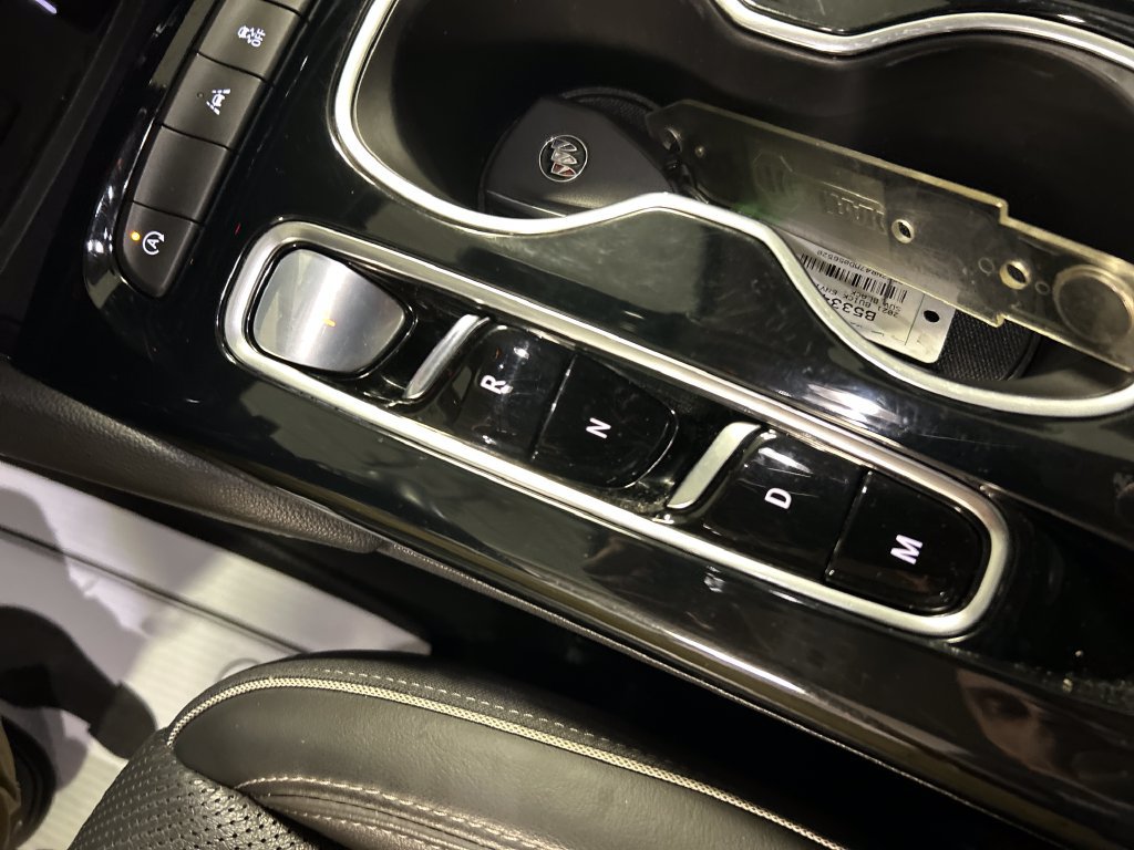 Used 2021 Buick Envision Essence w/ Technology Package I FWD image 18