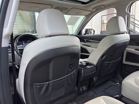 Used 2022 Kia Telluride SX w/ SX Prestige Package AWD/4WD image 37