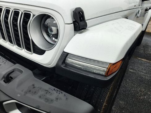 Used 2024 Jeep Wrangler Sahara image 25