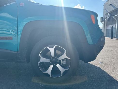 Used 2022 Jeep Renegade Trailhawk AWD/4WD image 12