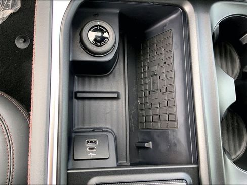 New 2025 Ford Expedition Active image 19