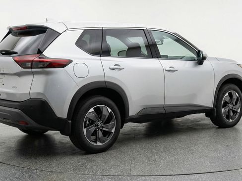 Used 2025 Nissan Rogue SV FWD image 9