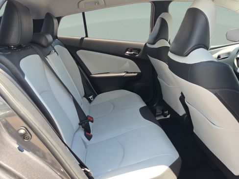 Used 2017 Toyota Prius Four Touring w/ Premium Convenience Package FWD image 15