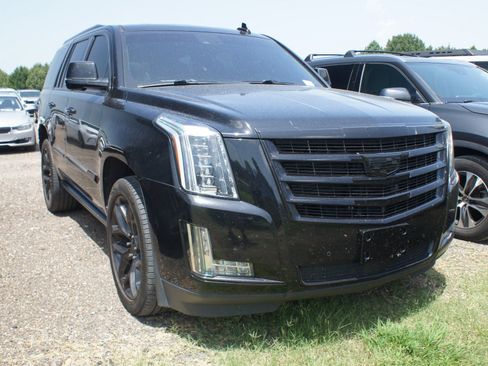 Used 2016 Cadillac Escalade Premium AWD/4WD image 3
