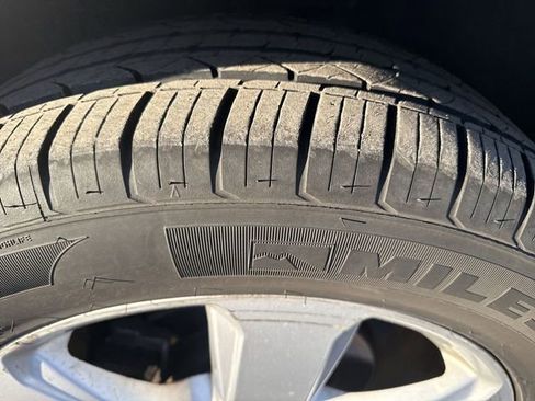 Used 2017 Chevrolet Traverse LT w/ Style and Technology Package image 9