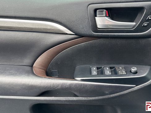 Used 2018 Toyota Highlander Limited image 12