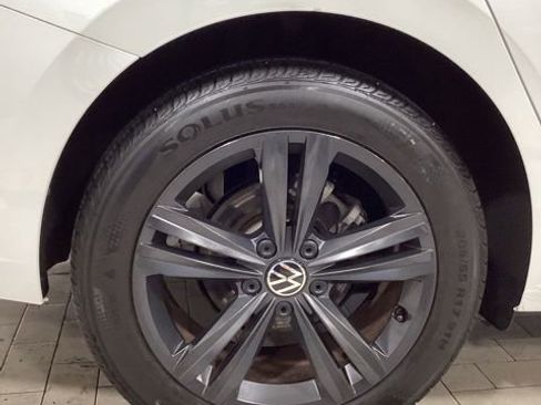 Certified 2024 Volkswagen Jetta SE w/ Black Wheel Package FWD image 22