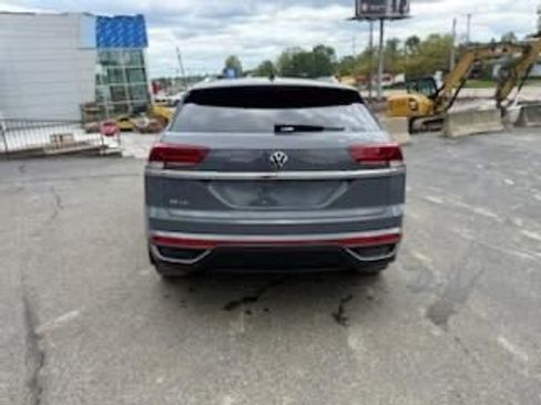 Used 2021 Volkswagen Atlas Cross Sport SE FWD image 5