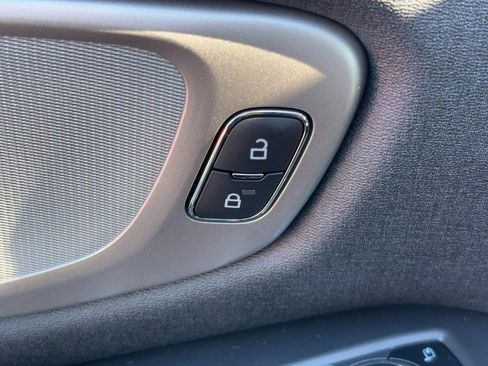 New 2025 Ford Expedition Active image 22