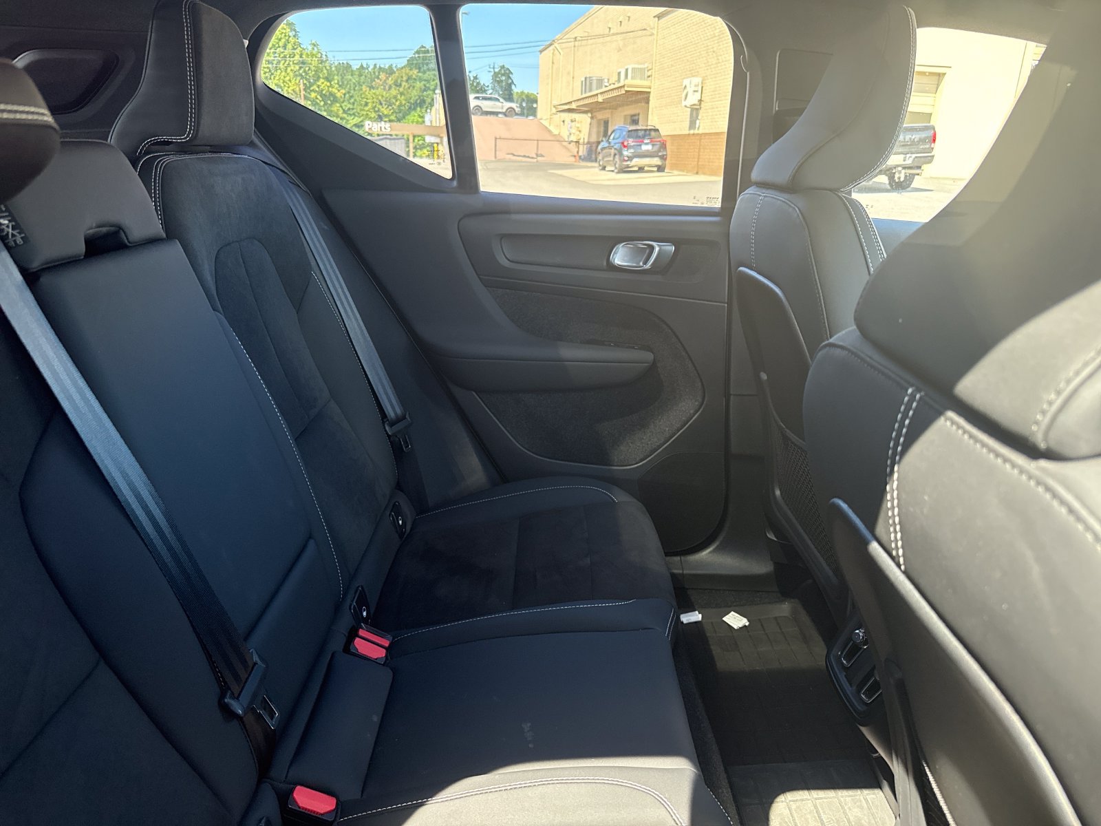 Used 2023 Volvo XC40 B5 Plus w/ Protection Package Premier AWD/4WD image 14