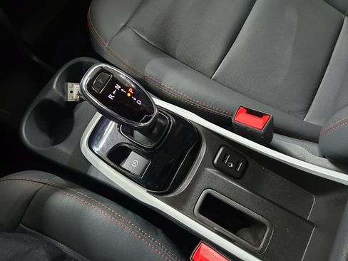 Used 2019 Chevrolet Bolt Premier w/ Infotainment Package FWD image 27