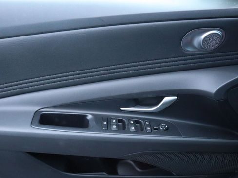 New 2025 Hyundai Elantra Limited image 22