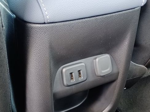 Used 2018 Chevrolet Colorado Z71 AWD/4WD image 30