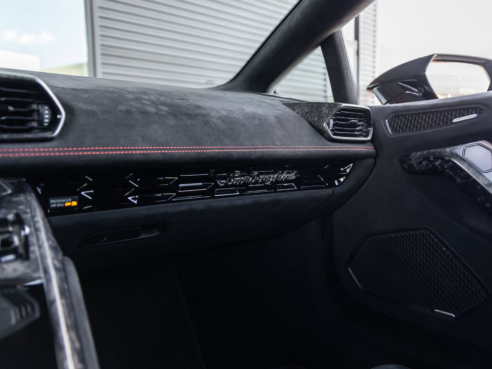 Used 2019 Lamborghini Huracan Performante AWD/4WD image 43