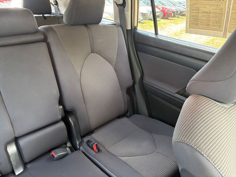 Used 2025 Toyota Highlander LE FWD image 40