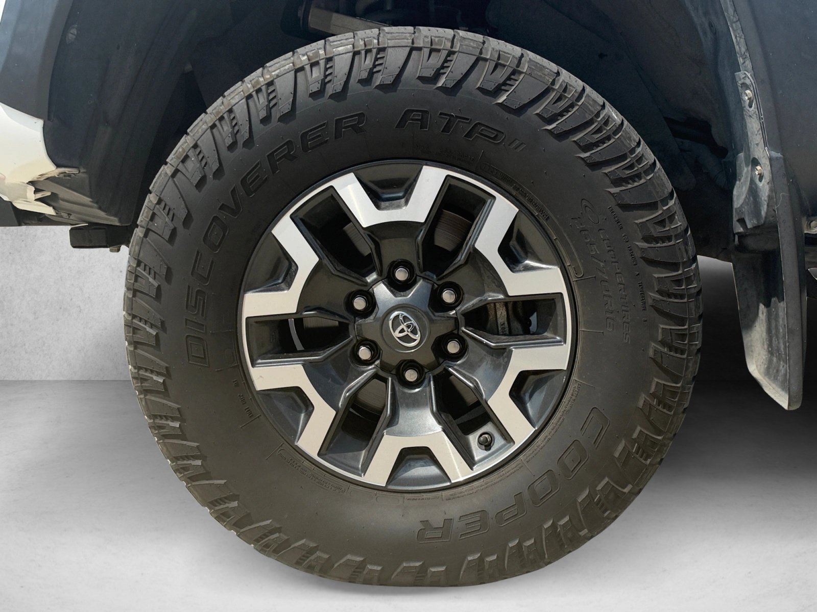 Used 2020 Toyota Tacoma TRD Off-Road w/ Technology Package AWD/4WD image 9
