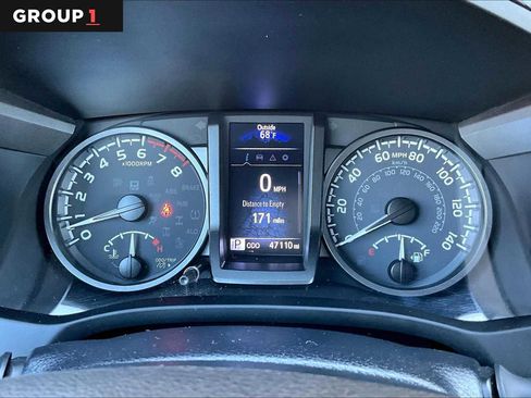 Certified 2022 Toyota Tacoma TRD Off-Road AWD/4WD image 25