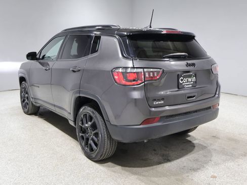 Used 2023 Jeep Compass Latitude AWD/4WD image 5