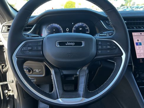 New 2025 Jeep Grand Cherokee Limited w/ Trailer Tow Package image 18