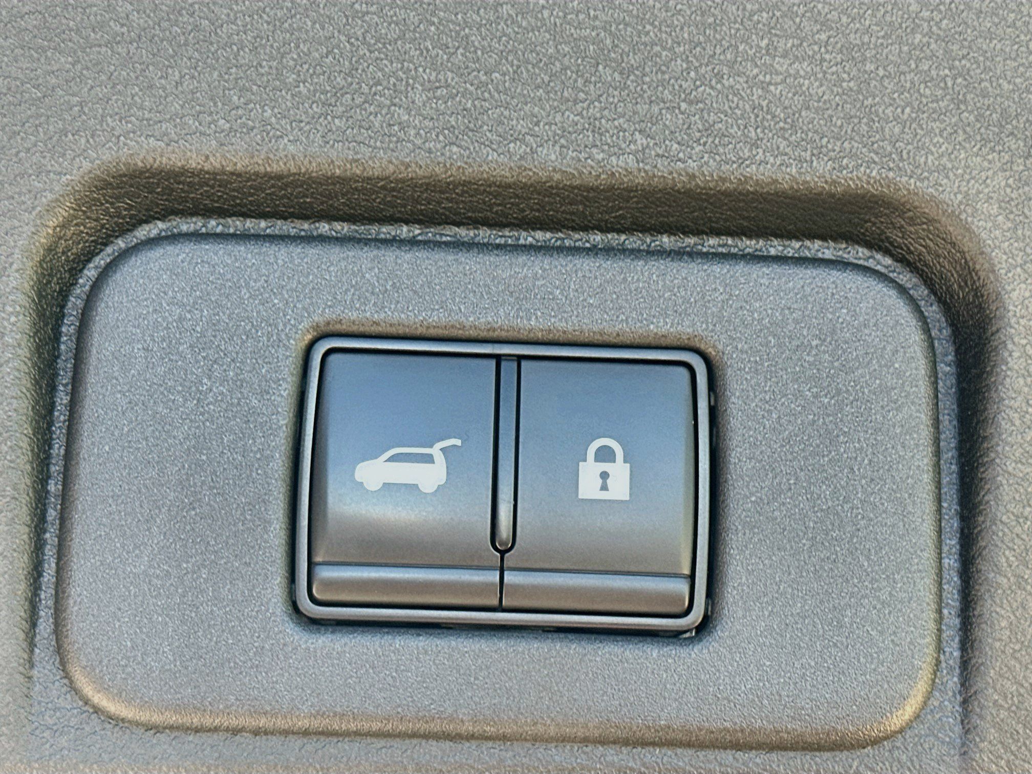 Used 2025 Nissan Rogue SV AWD/4WD image 28