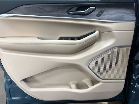 New 2026 Jeep Grand Cherokee L Limited w/ Luxury Tech Group II image 29