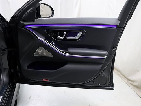 Certified 2022 Mercedes-Benz S 500 4MATIC w/ AMG Line Package image 35