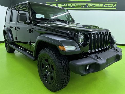 Used 2020 Jeep Wrangler Unlimited Sport AWD/4WD image 2