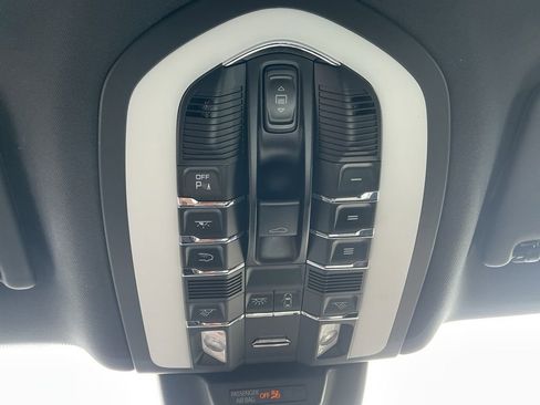 Used 2022 Porsche Macan Base image 18