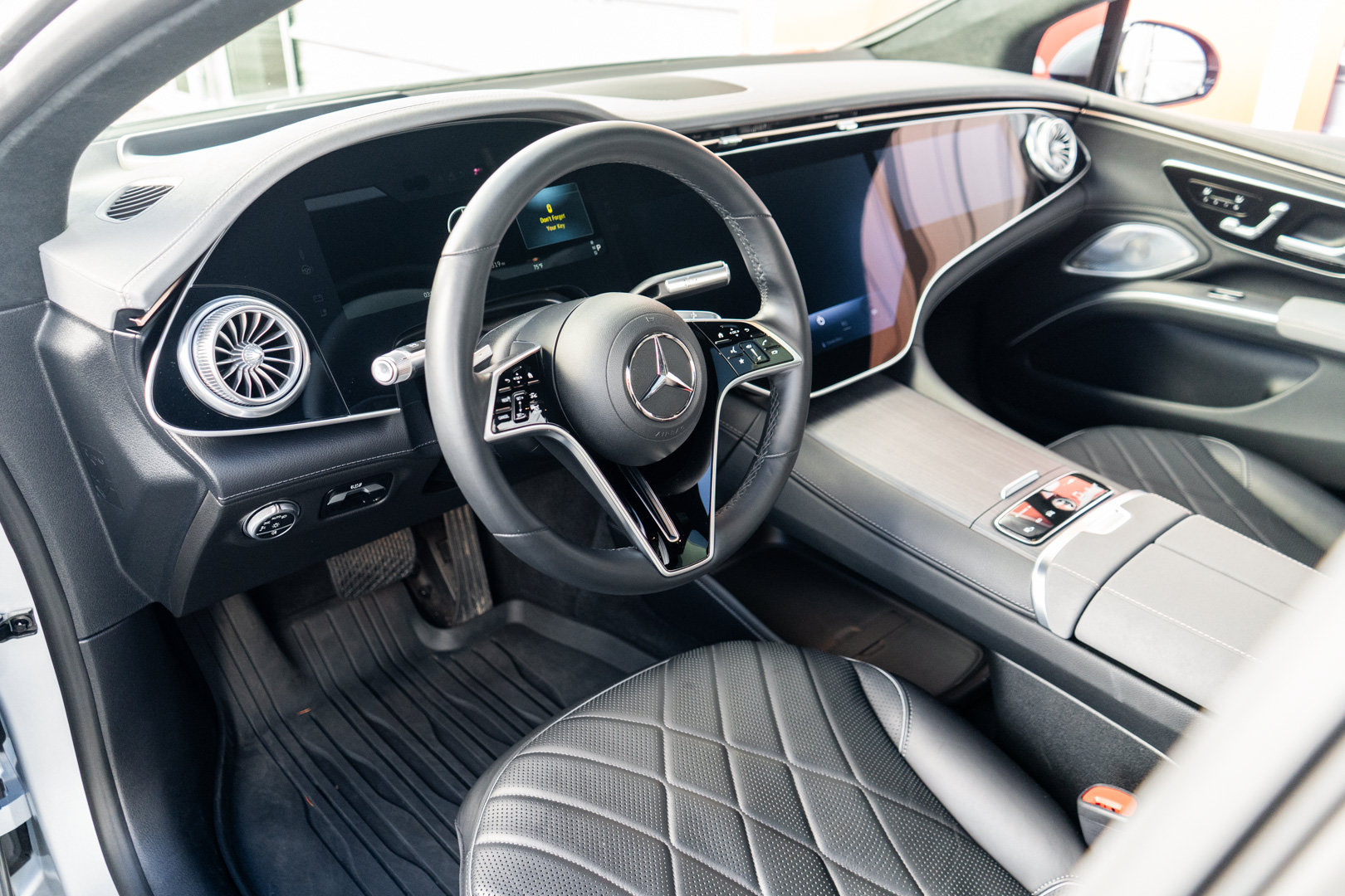 Used 2023 Mercedes-Benz EQS 580 4MATIC Sedan w/ Exclusive Trim Package image 8