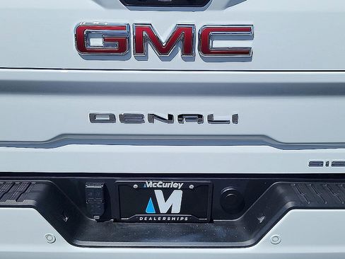 Used 2023 GMC Sierra 3500 Denali w/ Technology Package AWD/4WD image 32