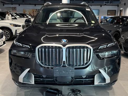 Certified 2024 BMW X7 xDrive40i w/ Parking Assistance Package AWD/4WD image 2