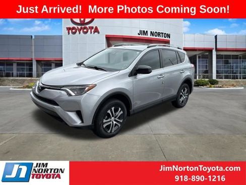 Used 2018 Toyota RAV4 LE image 2