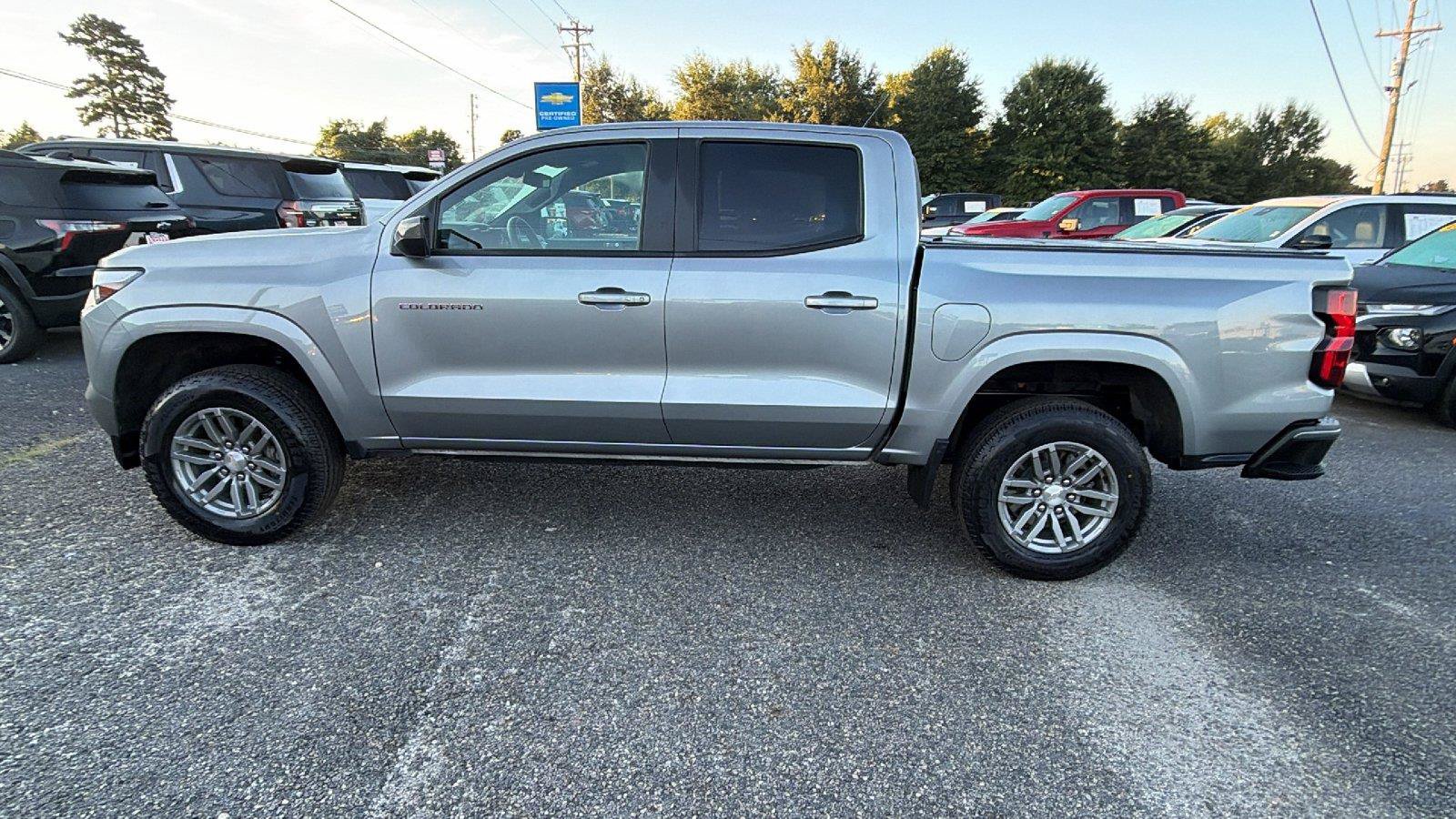 Used 2024 Chevrolet Colorado LT w/ LT Convenience Package RWD image 11