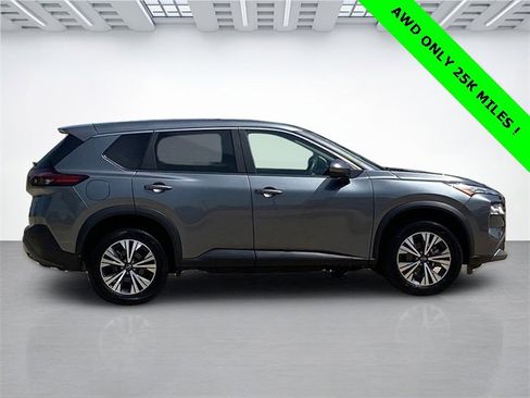 Used 2023 Nissan Rogue SV image 5