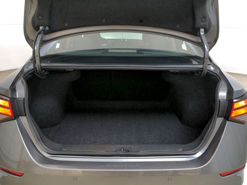 Used 2023 Nissan Sentra SR FWD image 32
