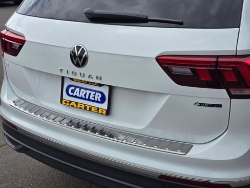 Used 2022 Volkswagen Tiguan SE AWD/4WD image 15