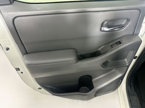 Used 2024 Nissan Frontier SL image 24