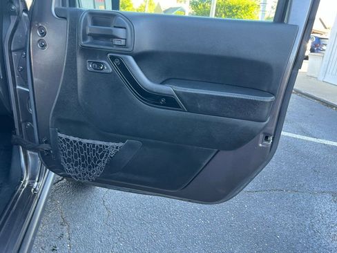 Used 2016 Jeep Wrangler Unlimited Sahara image 23