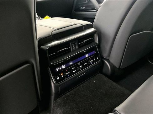 Used 2025 Lexus LX 700h F Sport image 32