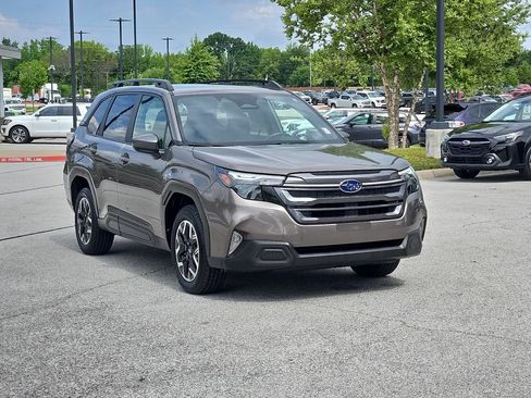 Certified 2025 Subaru Forester Premium AWD/4WD image 1