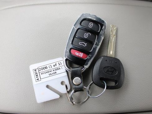 Used 2006 Hyundai Azera Limited image 29