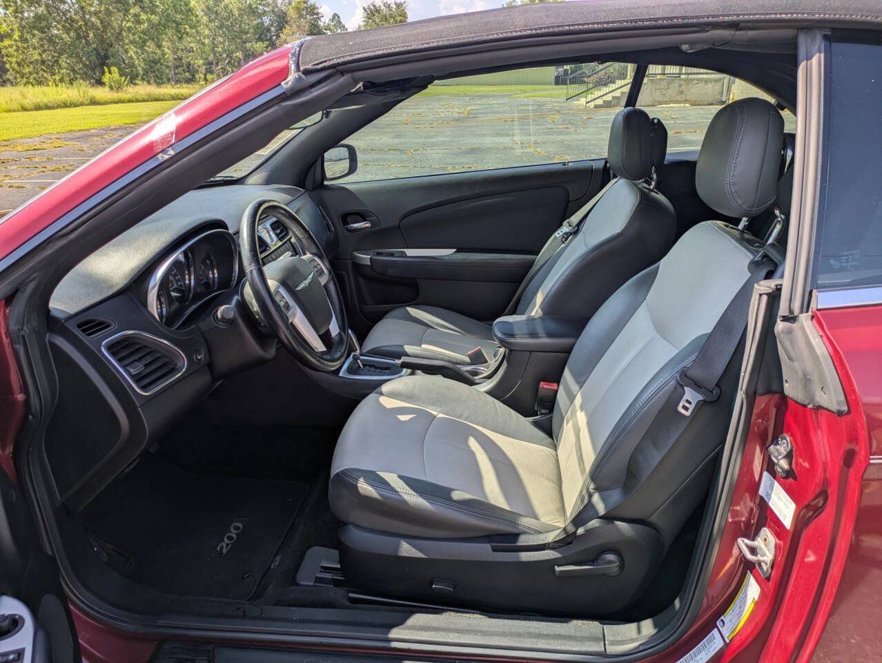 Used 2012 Chrysler 200 Touring FWD image 18