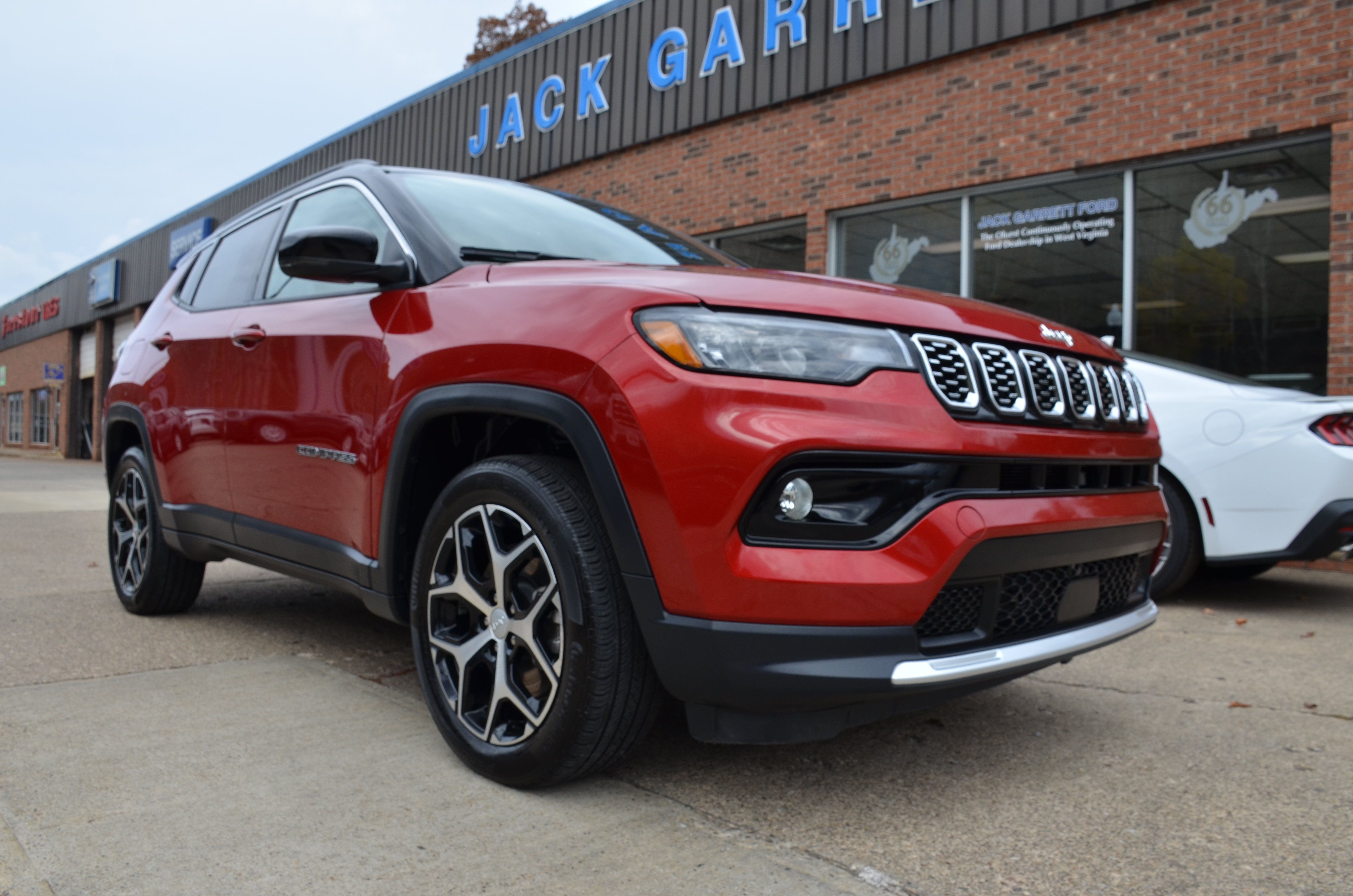 Used 2024 Jeep Compass Limited AWD/4WD image 1