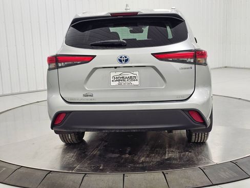 Used 2022 Toyota Highlander XLE image 4