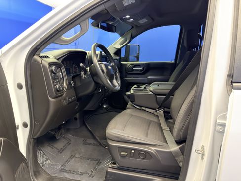 Used 2024 Chevrolet Silverado 2500 Custom w/ Custom Value Package image 13