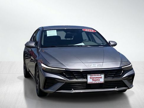 Used 2025 Hyundai Elantra SEL FWD image 13