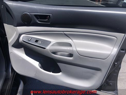 Used 2015 Toyota Tacoma PreRunner w/ Convenience Package RWD image 20